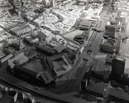 42387 Afbeelding van de maquette van de binnenstad te Utrecht met de ontworpen gebouwen en verkeersdoorbraken volgens ...